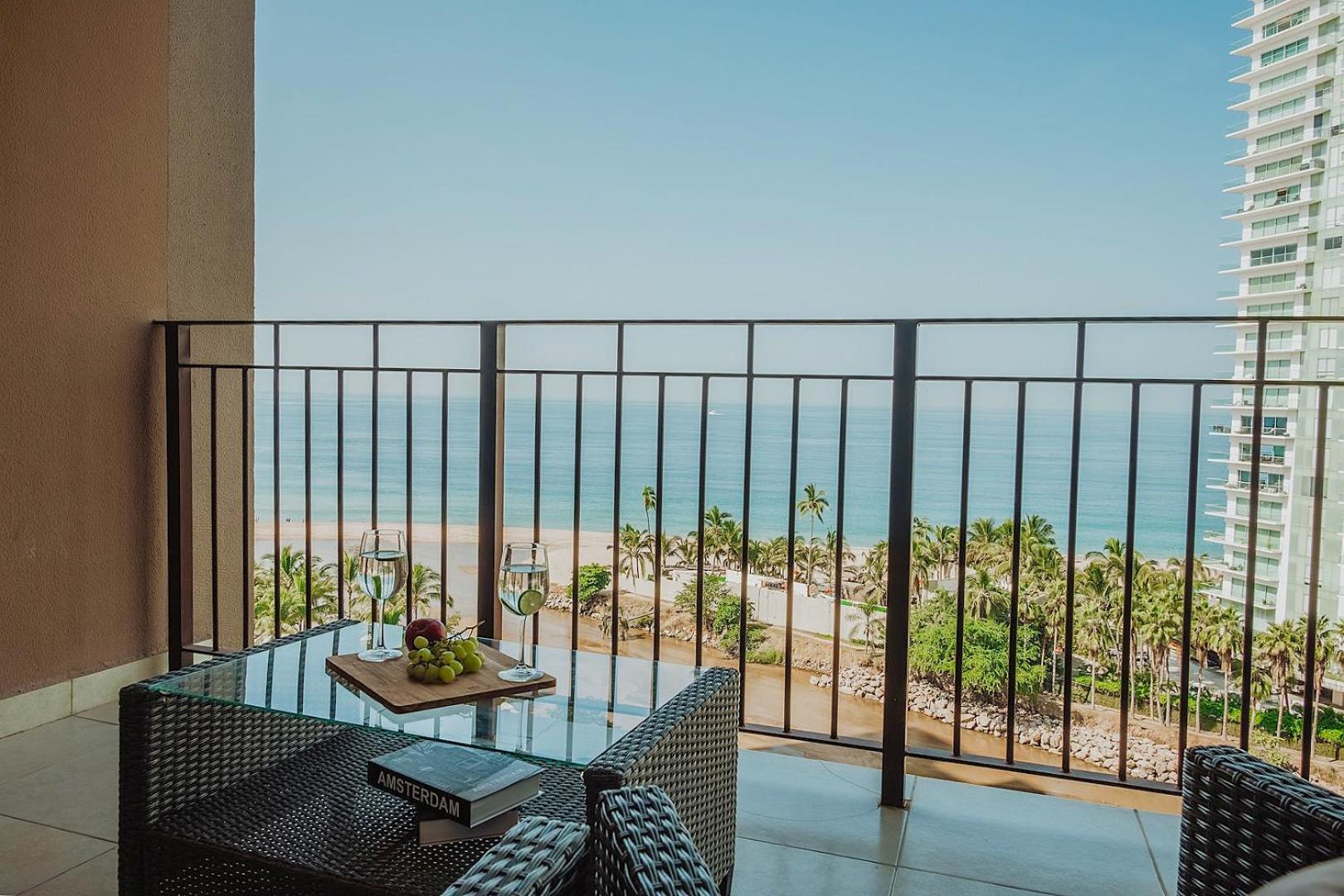Grand Venetian Beachfront Condos Puerto Vallarta Eksteriør bilde