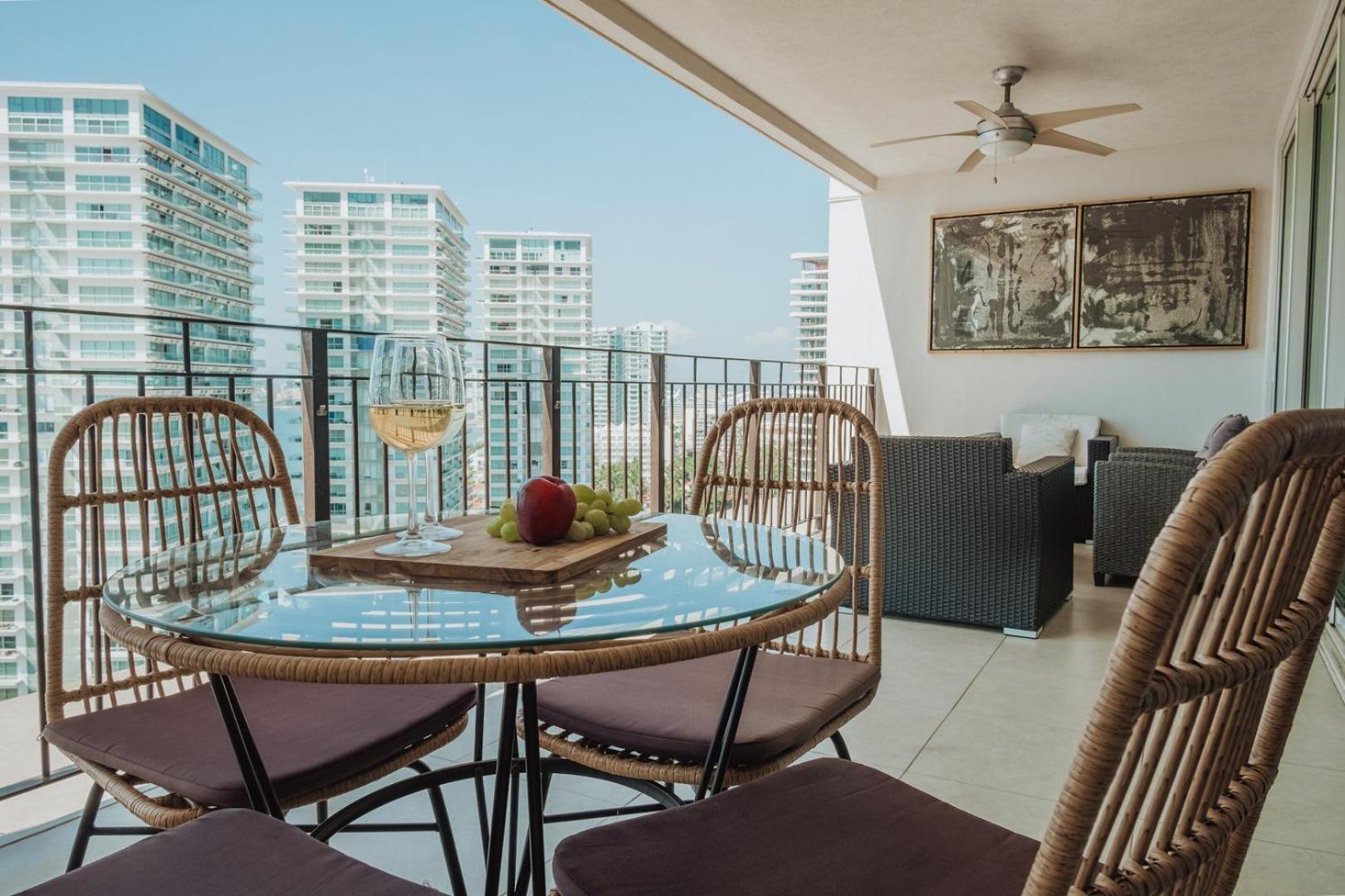 Grand Venetian Beachfront Condos Puerto Vallarta Eksteriør bilde