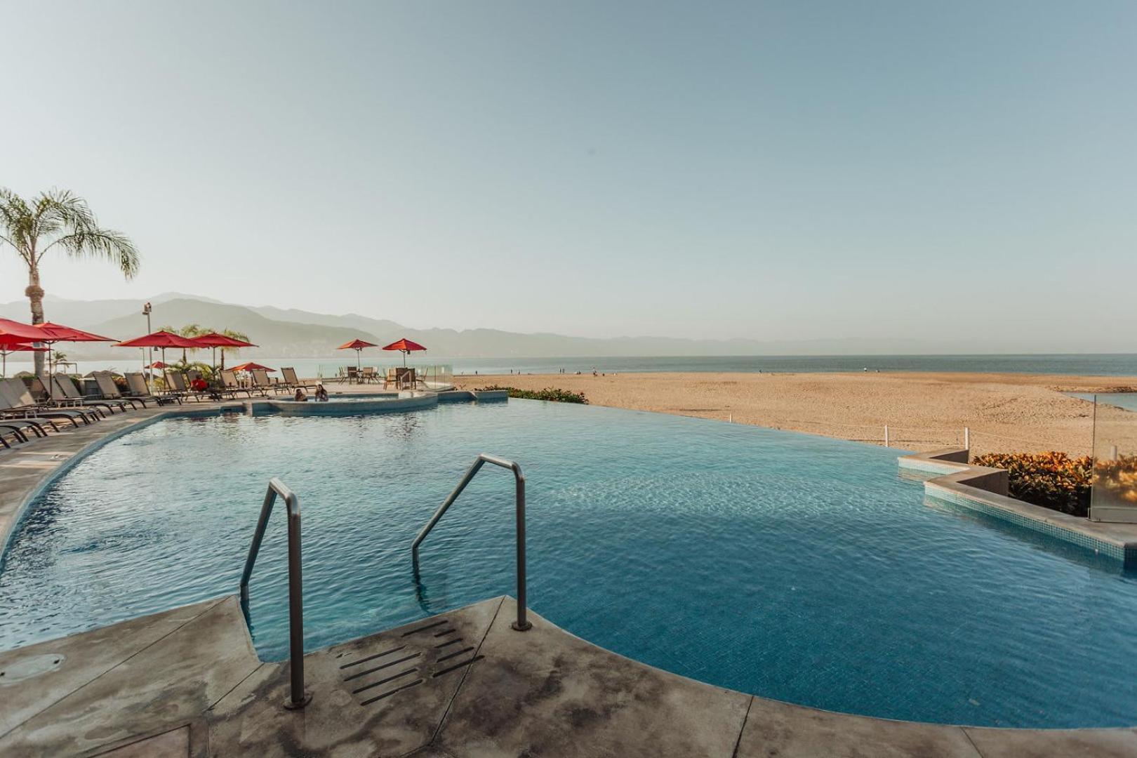 Grand Venetian Beachfront Condos Puerto Vallarta Eksteriør bilde